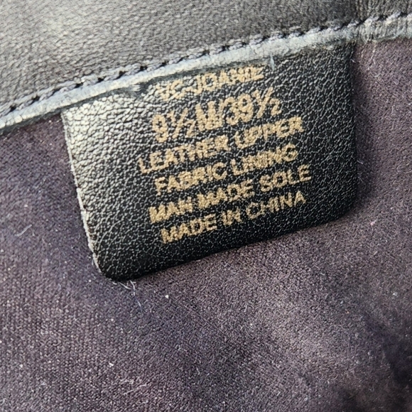 VINCE CAMUTO Joanie Quilted Lace Up Booties‎ - Picture 3 of 7